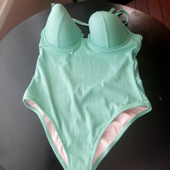 EUC SHADE & SHORE SWIMSUIT - Picture 2 of 8